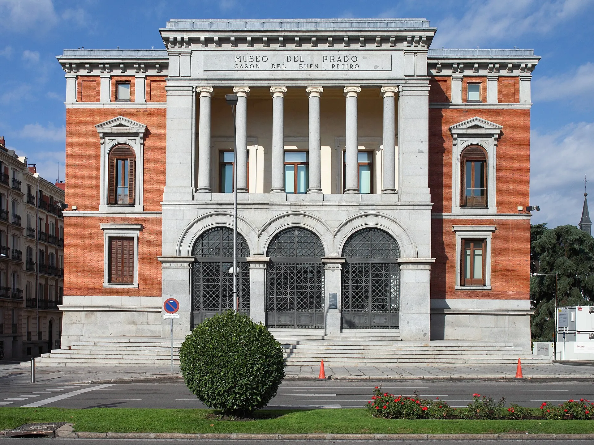 Fachada del Casón del Buen Retiro en Madrid