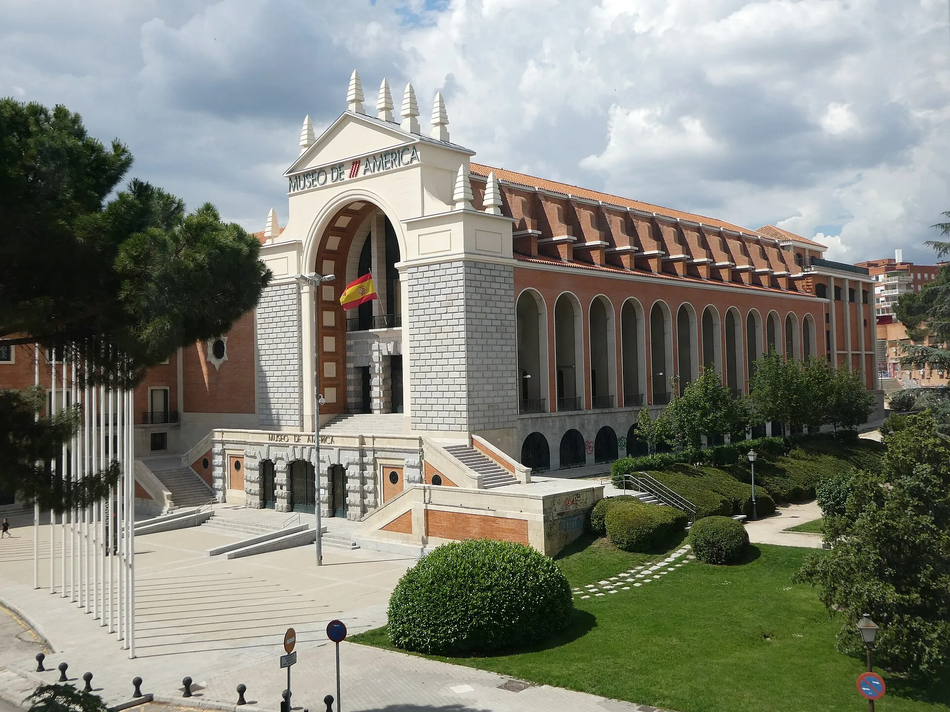 Edificio del Museo de América en la Ciudad Universitaria de Madrid