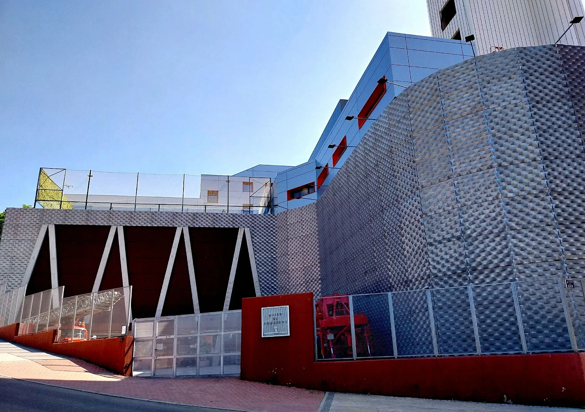 Vehículos históricos expuestos en el Museo de Bomberos de Madrid