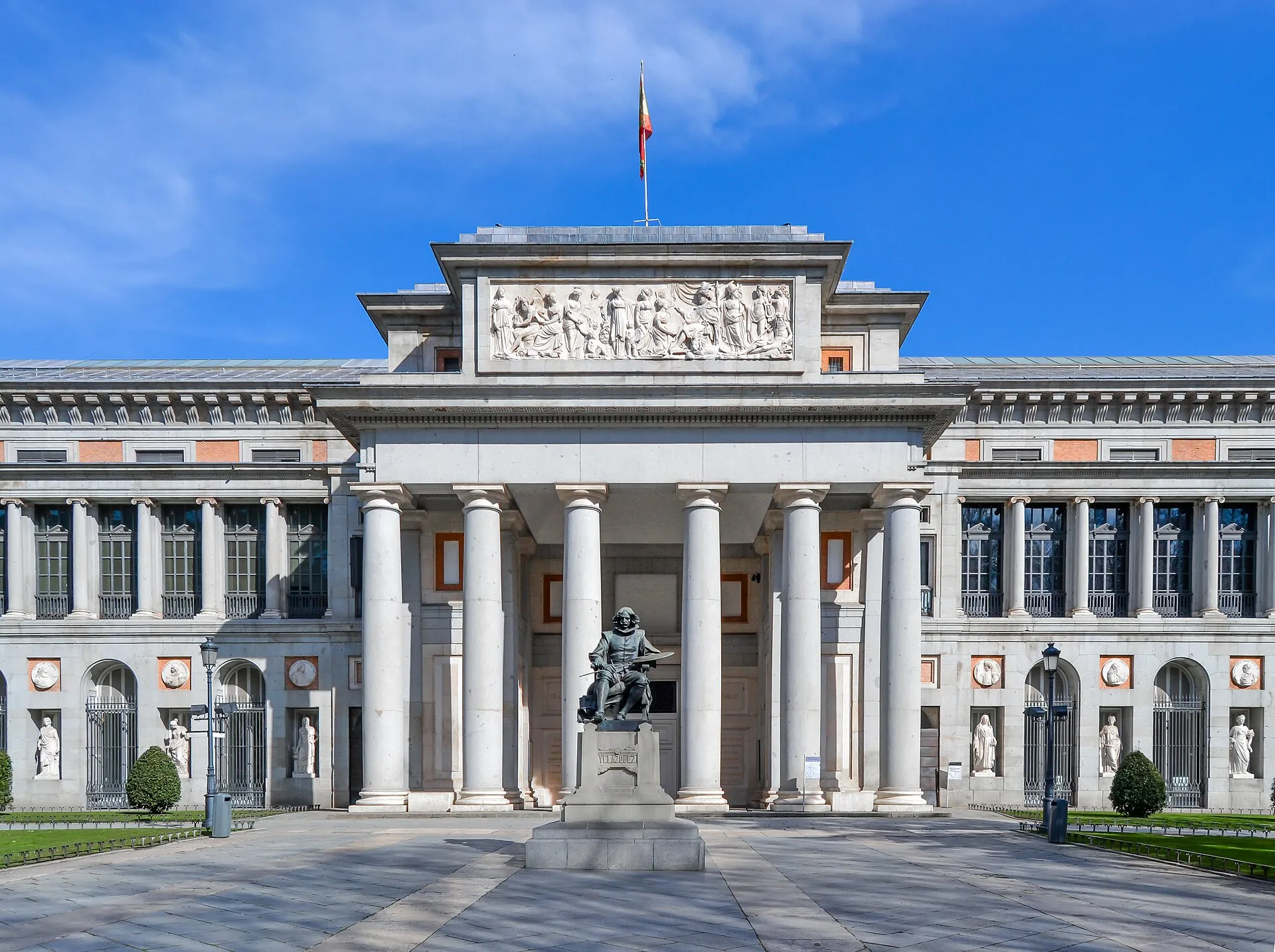 Fachada principal del Museo del Prado en Madrid