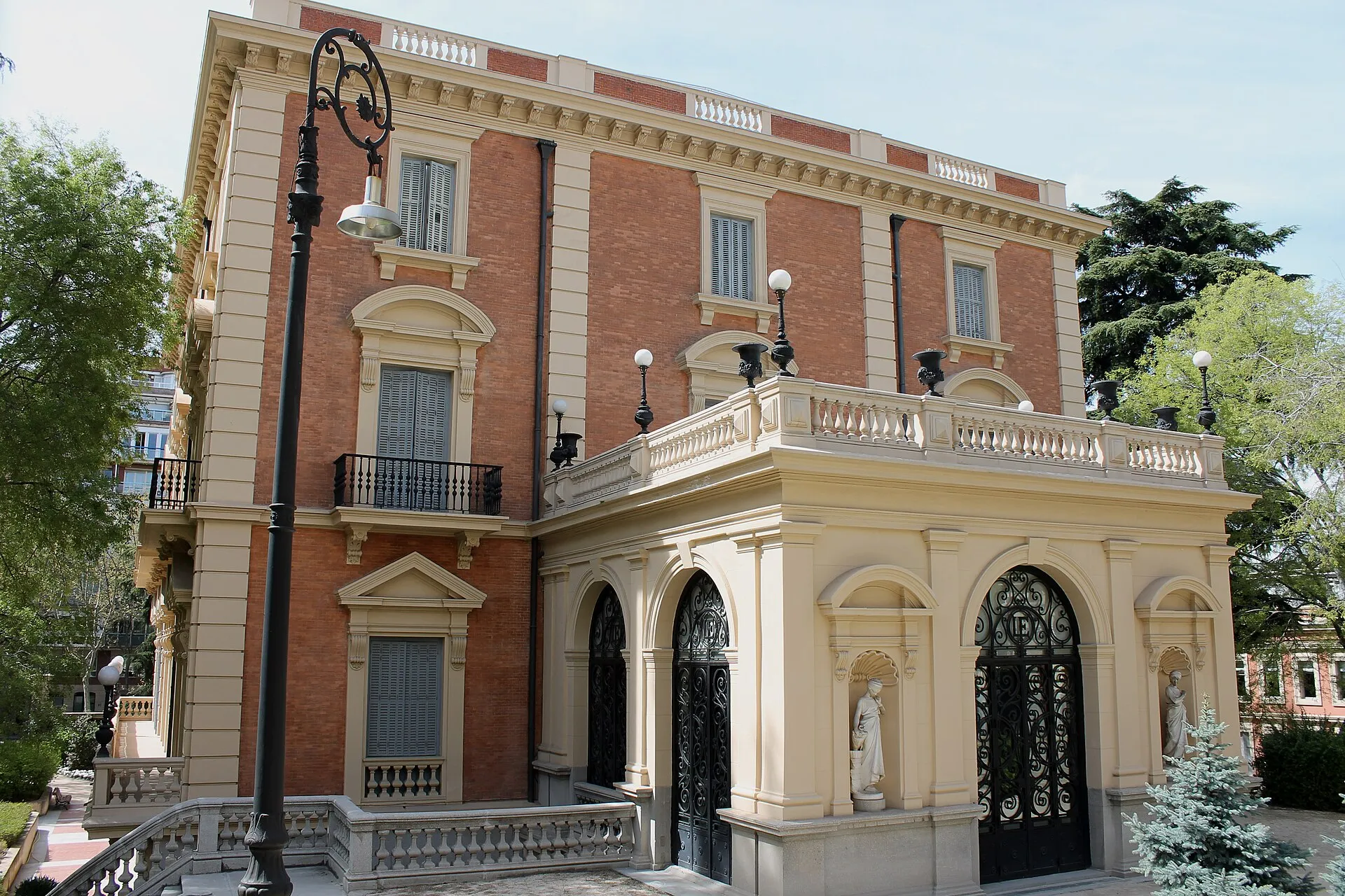 Fachada del palacio del Museo Lázaro Galdiano en Madrid