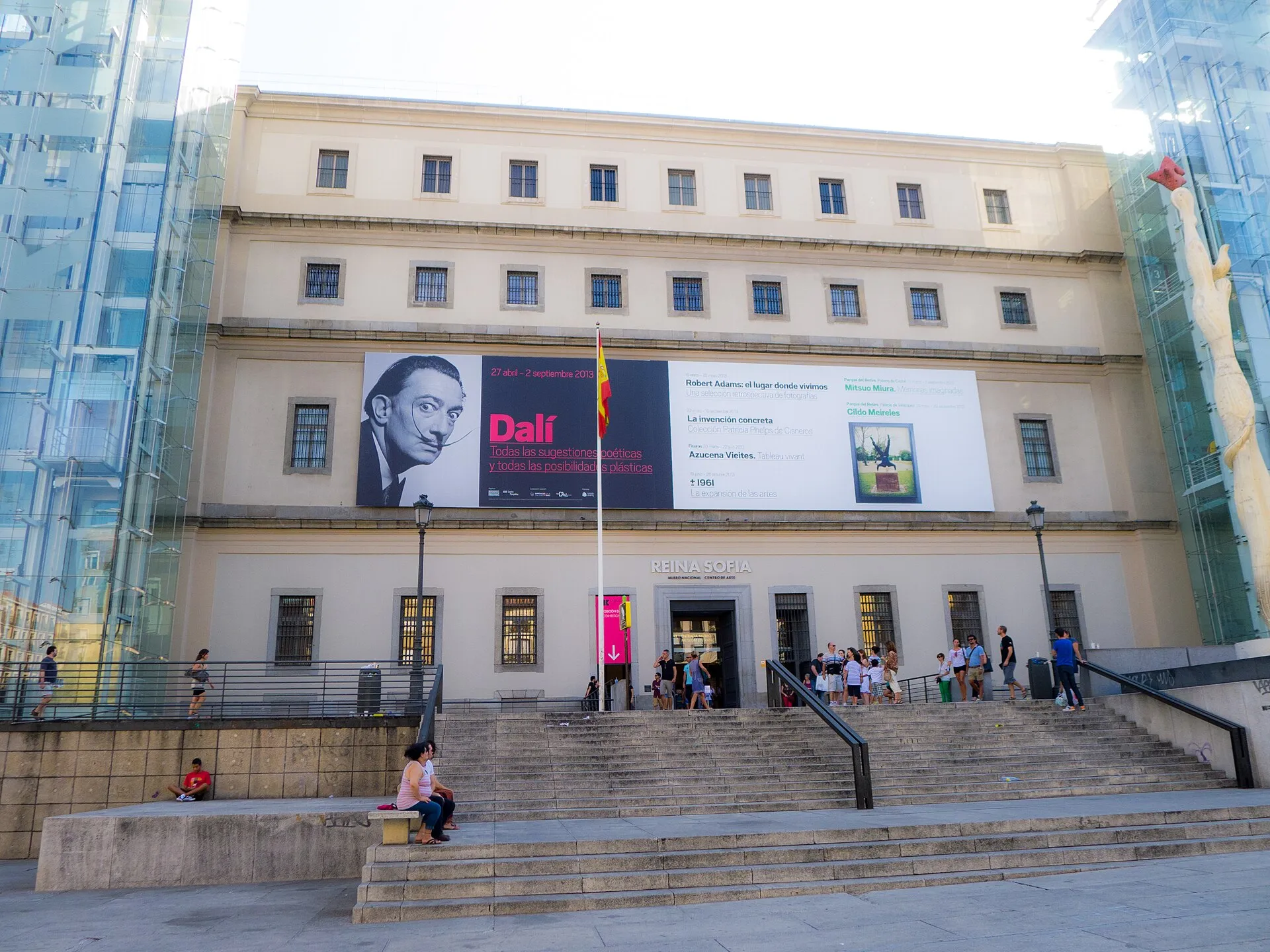 Edificio Sabatini del Museo Reina Sofía visto desde la calle