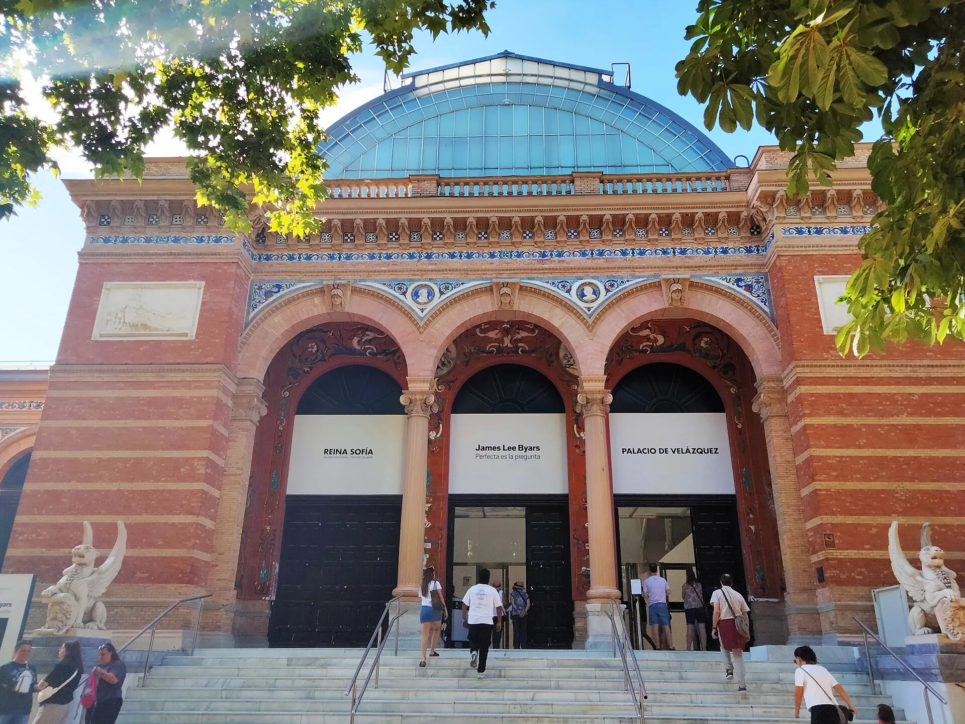 Fachada sur del Palacio de Velázquez en el parque del Retiro