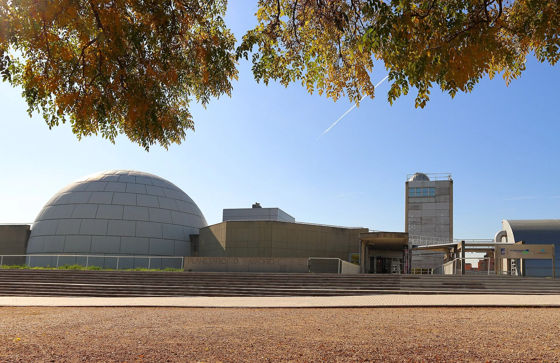 Entrada principal del Planetario de Madrid